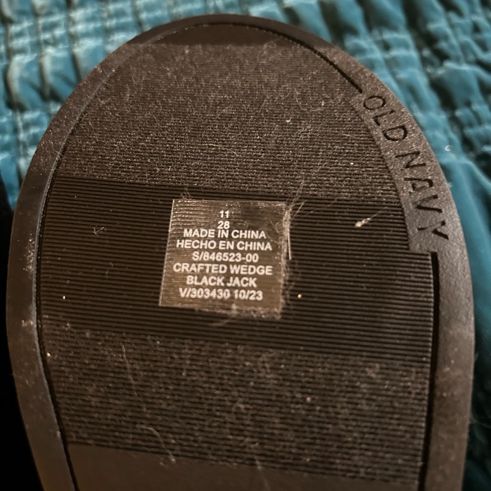 Old Navy Black Sandals - Picture 6 of 6